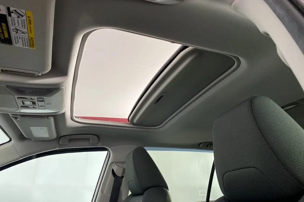 2021 Toyota RAV4 XLE photo 1