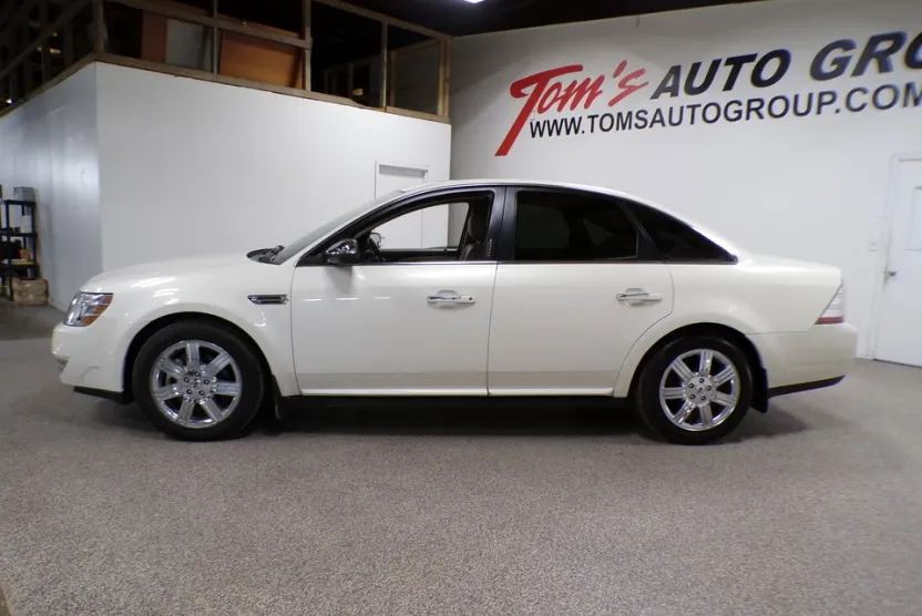 2009 Ford Taurus Limited photo 1