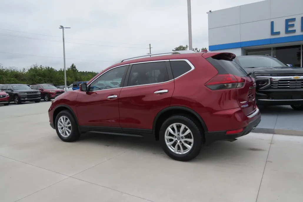 2020 Nissan Rogue SV photo 1