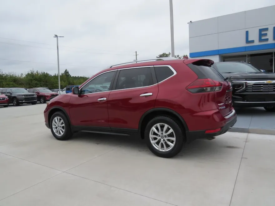2020 Nissan Rogue SV photo 1