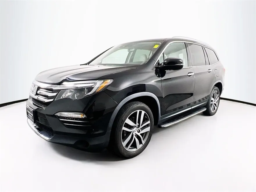 2017 Honda Pilot Touring photo 1