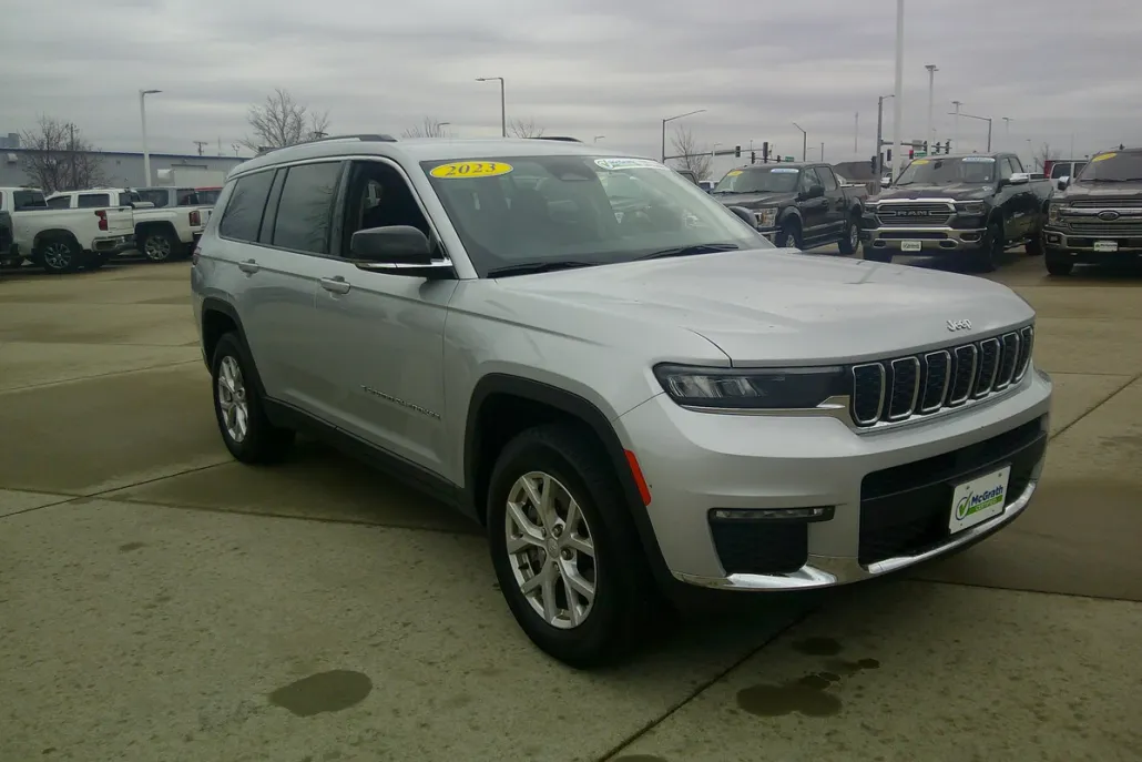 2023 Jeep Grand Cherokee L photo 1