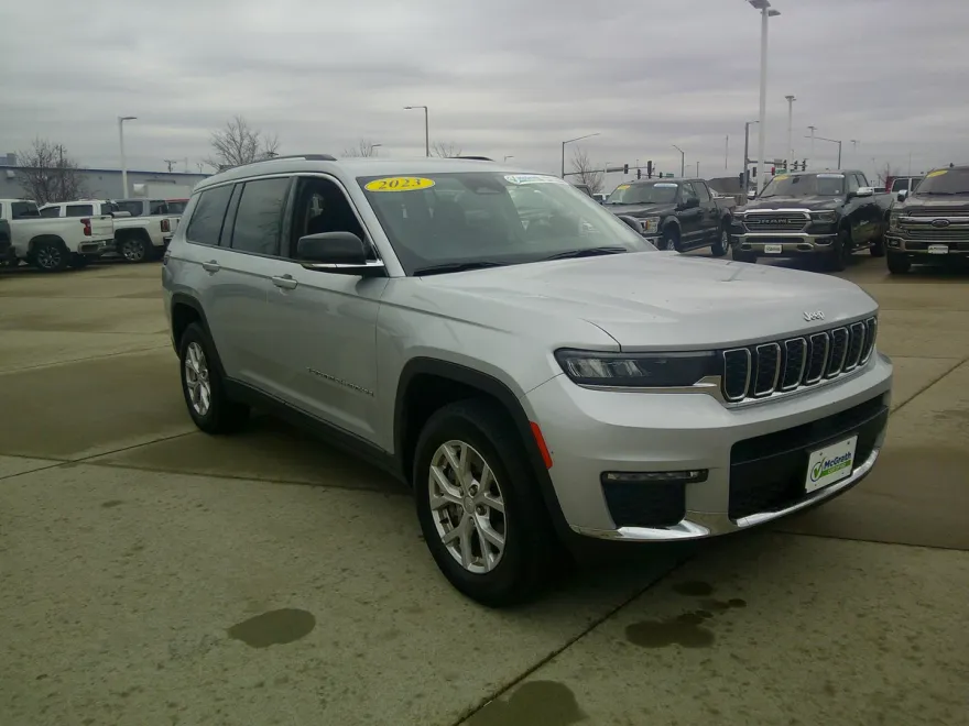 2023 Jeep Grand Cherokee L photo 1