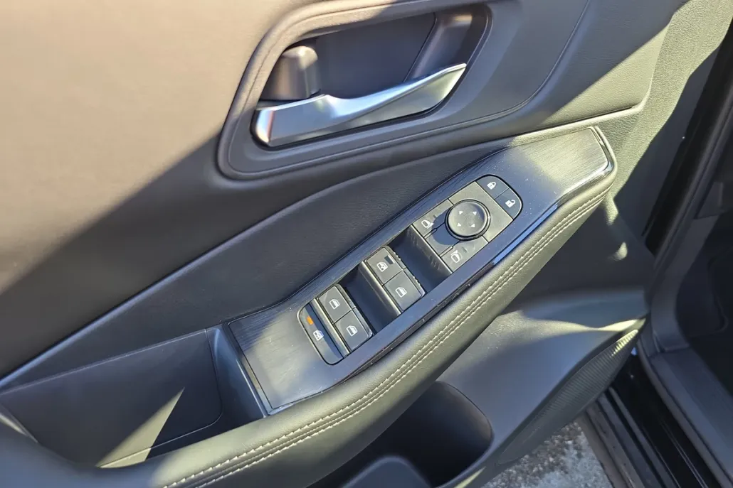 2026 Nissan Rogue SV photo 1