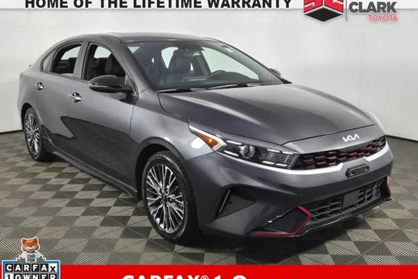 2022 Kia Forte GT-Line photo 1
