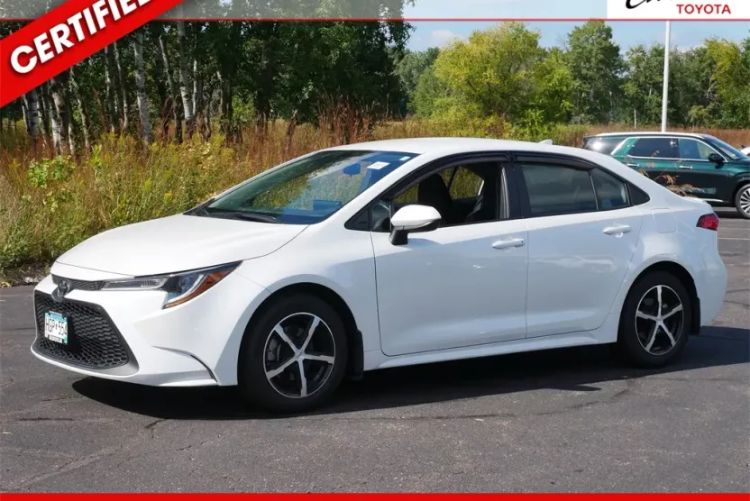 2022 Toyota Corolla LE photo 1