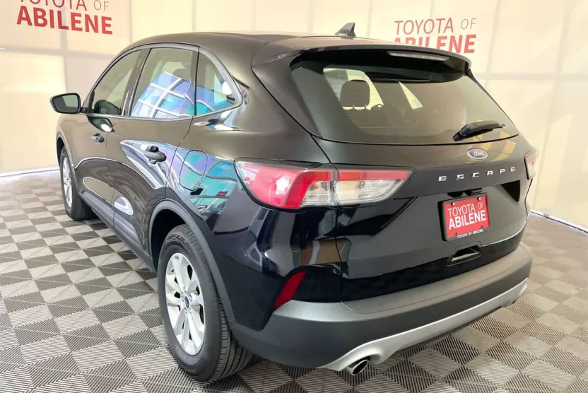 2022 Ford Escape S photo 1