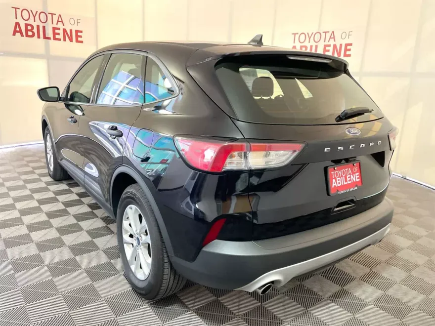 2022 Ford Escape S photo 1