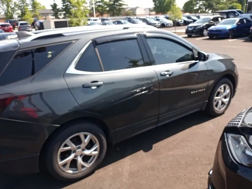 2020 Chevrolet Equinox LT photo 1