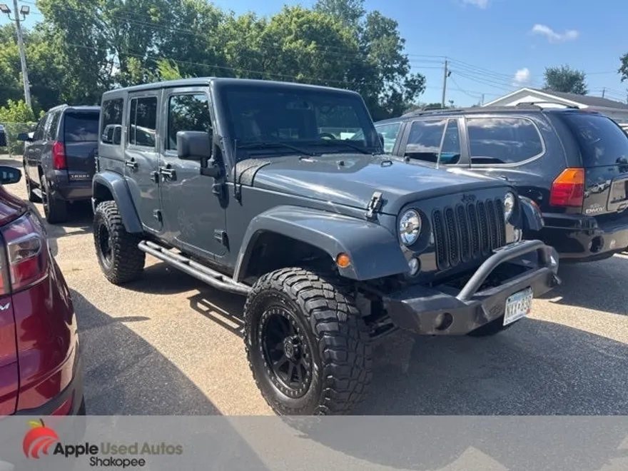 2016 Jeep Wrangler Unlimited Sahara photo 1