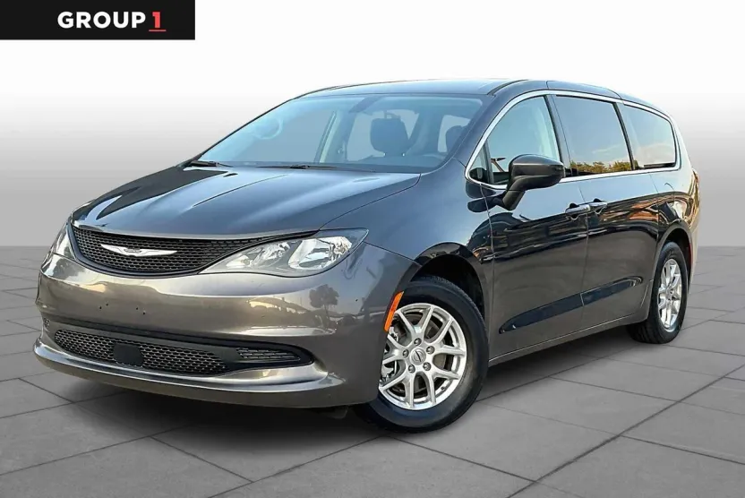 2022 Chrysler Voyager LX photo 1