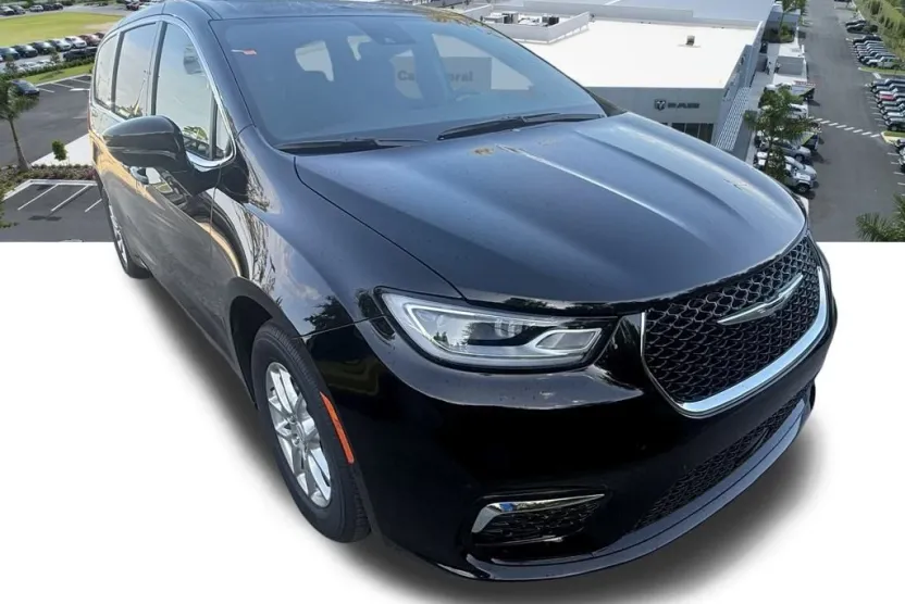 2026 Chrysler Pacifica photo 1