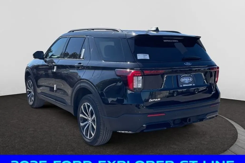 2025 Ford Explorer ST-Line photo 1