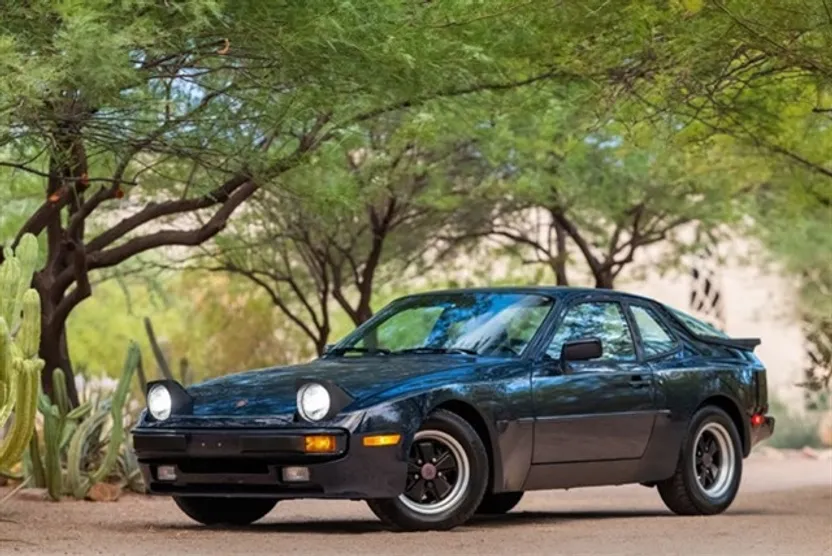 1985 Porsche 944 photo 1