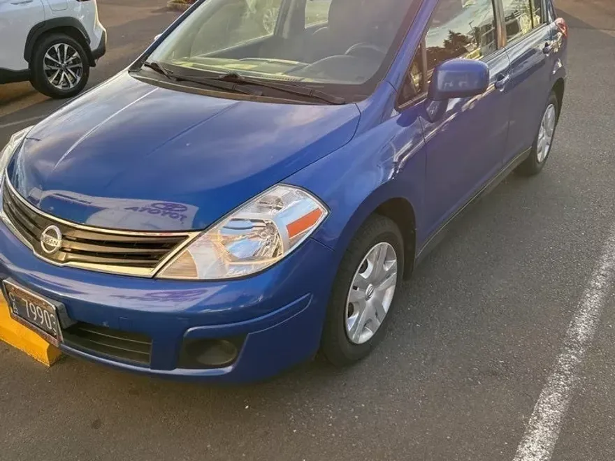 2012 Nissan Versa 1.8 S photo 1