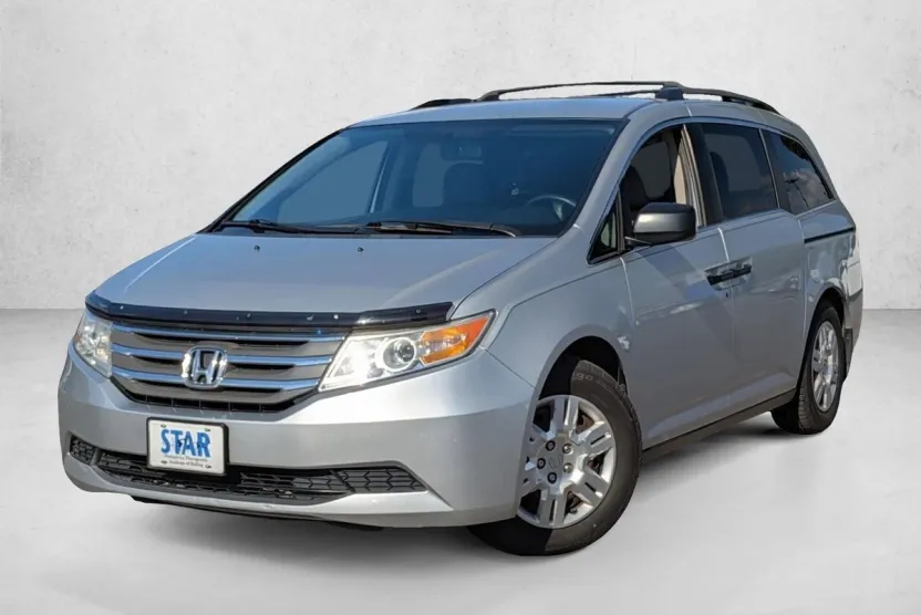 2013 Honda Odyssey LX photo 1