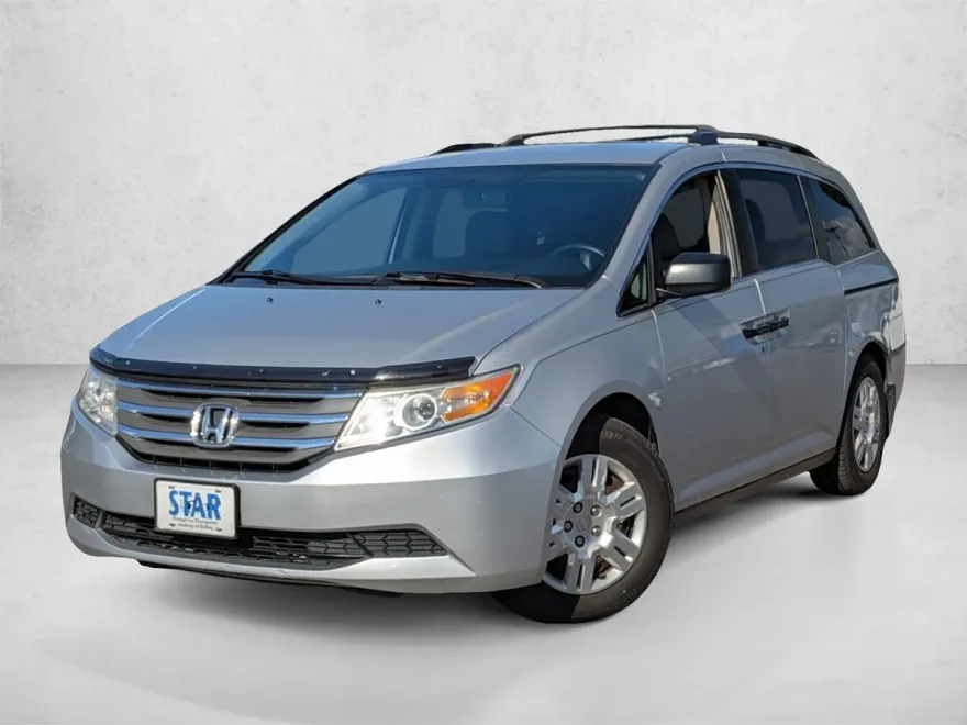2013 Honda Odyssey LX photo 1