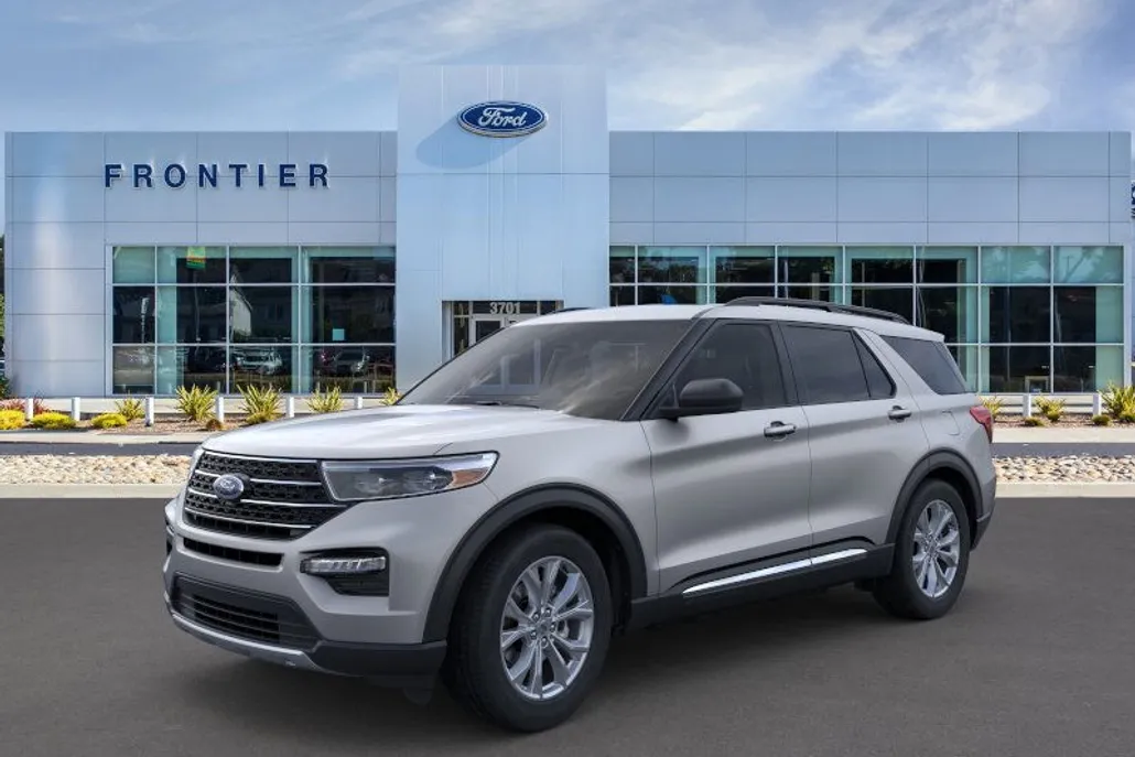 2024 Ford Explorer XLT photo 1