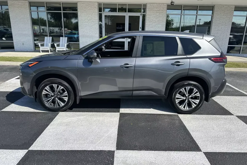 2023 Nissan Rogue SV photo 1
