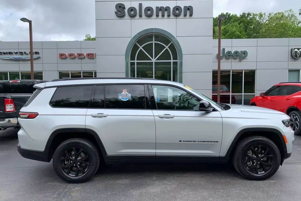 2024 Jeep Grand Cherokee Altitude photo 1
