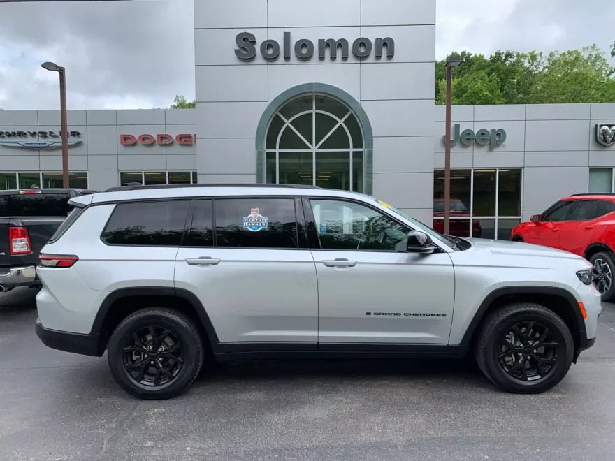 2024 Jeep Grand Cherokee Altitude photo 1