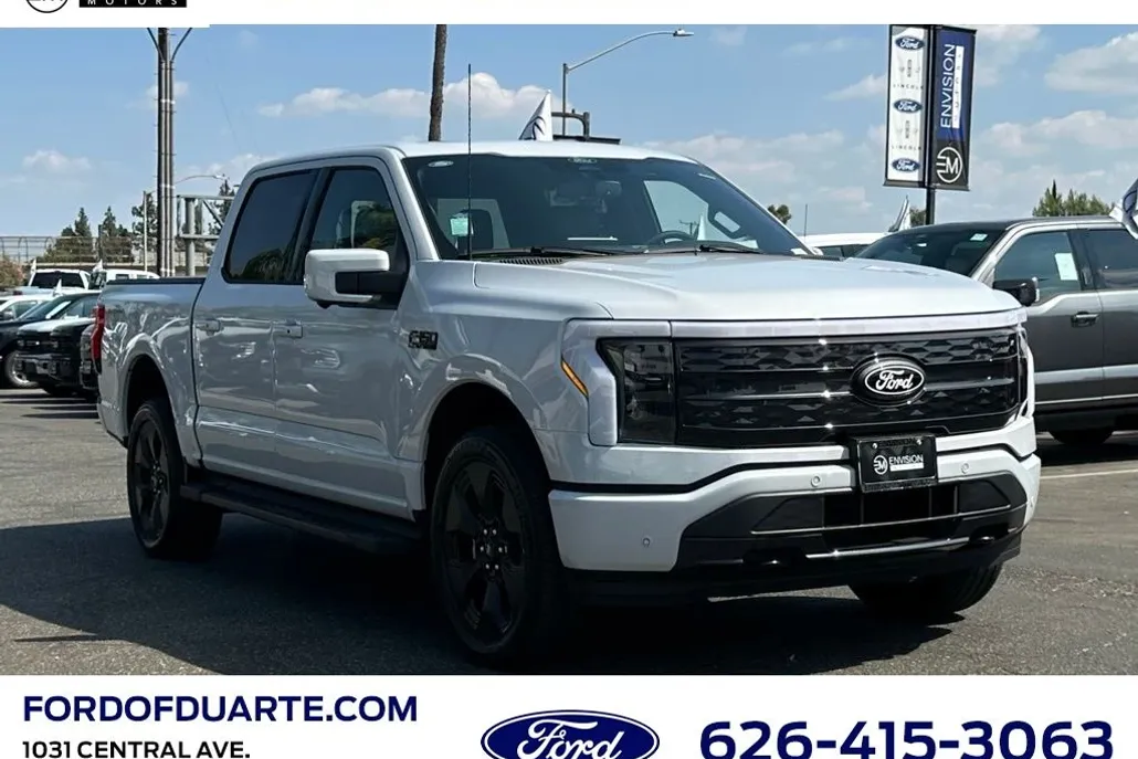 2025 Ford F-150 Lightning Platinum photo 1