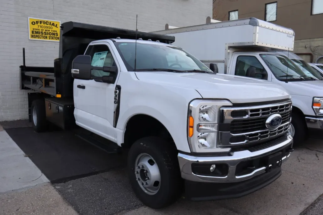2023 Ford F-350 XL photo 1