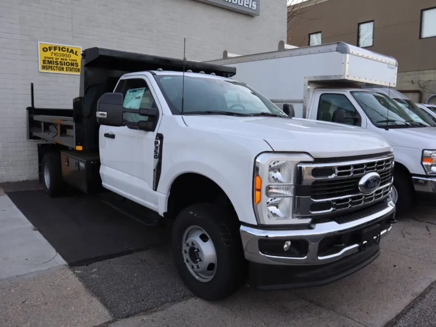 2023 Ford F-350 XL photo 1
