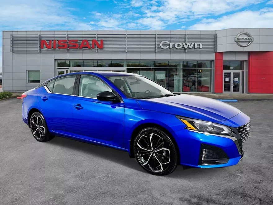2025 Nissan Altima SR photo 1