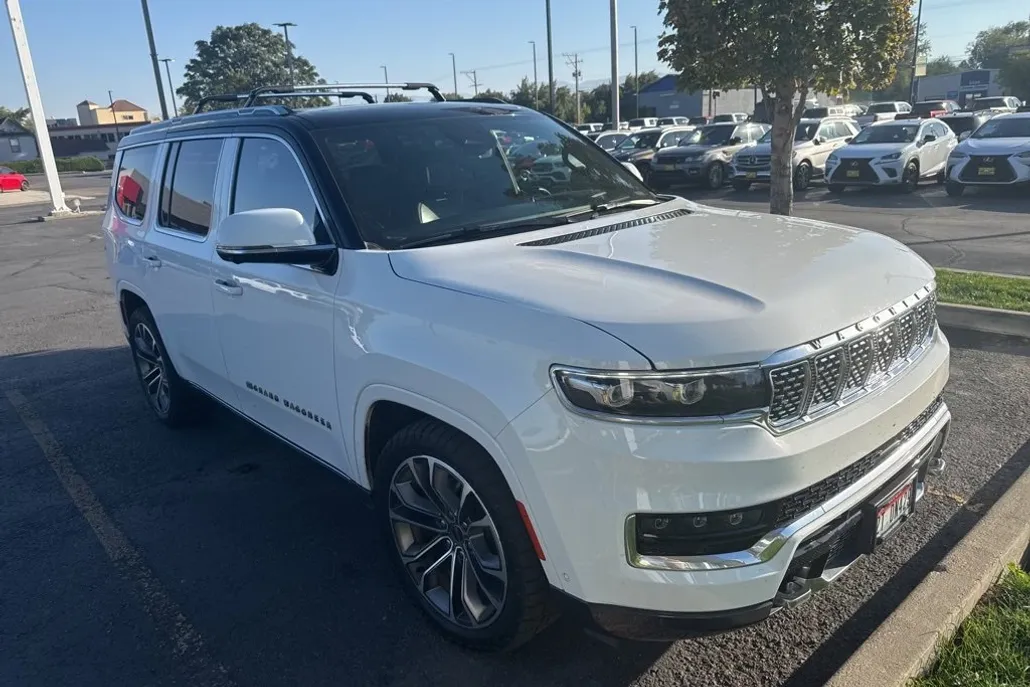 2022 Jeep Grand Wagoneer III photo 1