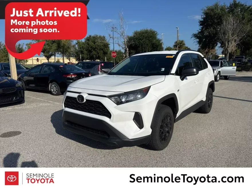 2021 Toyota RAV4 LE photo 1