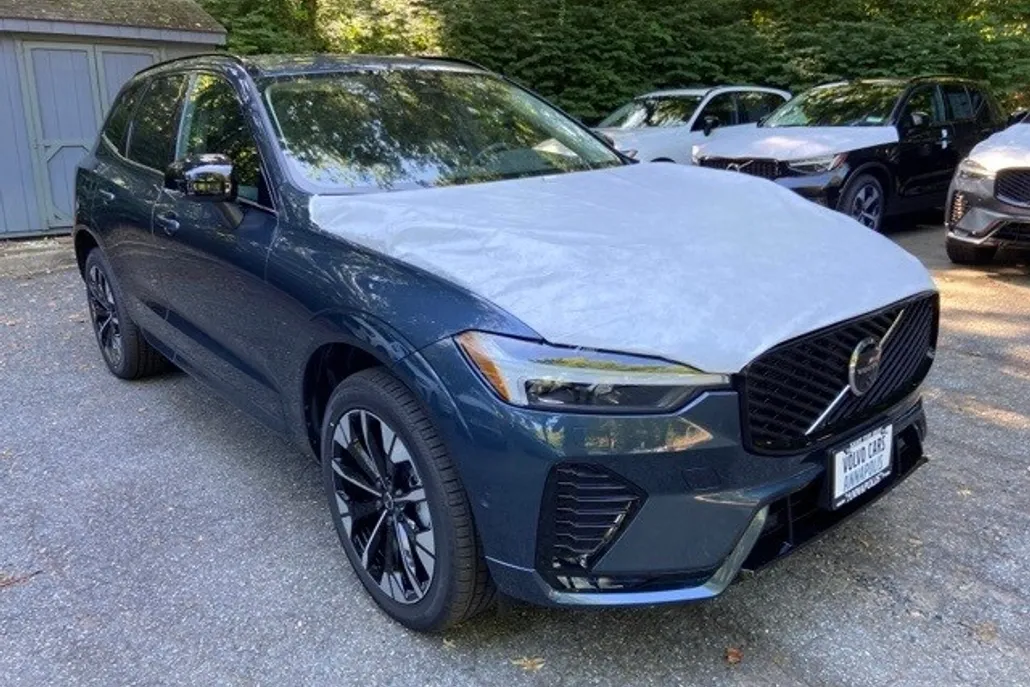 2026 Volvo XC60 B5 photo 1
