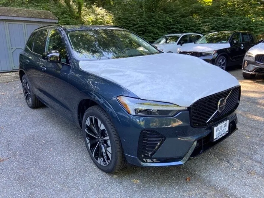 2026 Volvo XC60 B5 photo 1