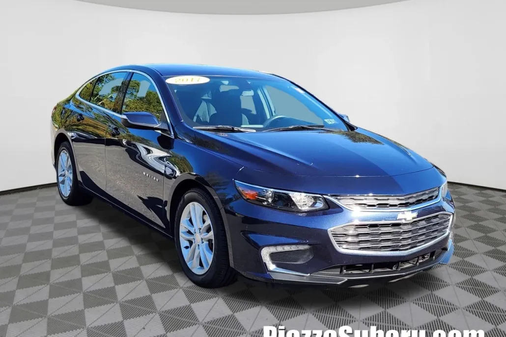 2017 Chevrolet Malibu 1LT photo 1