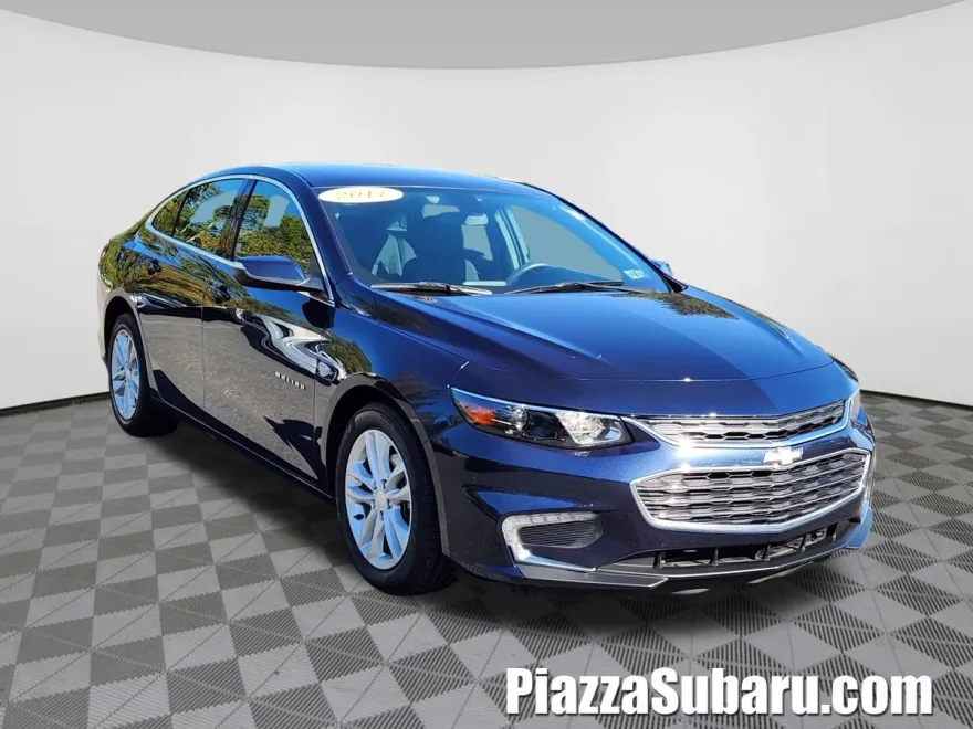 2017 Chevrolet Malibu 1LT photo 1