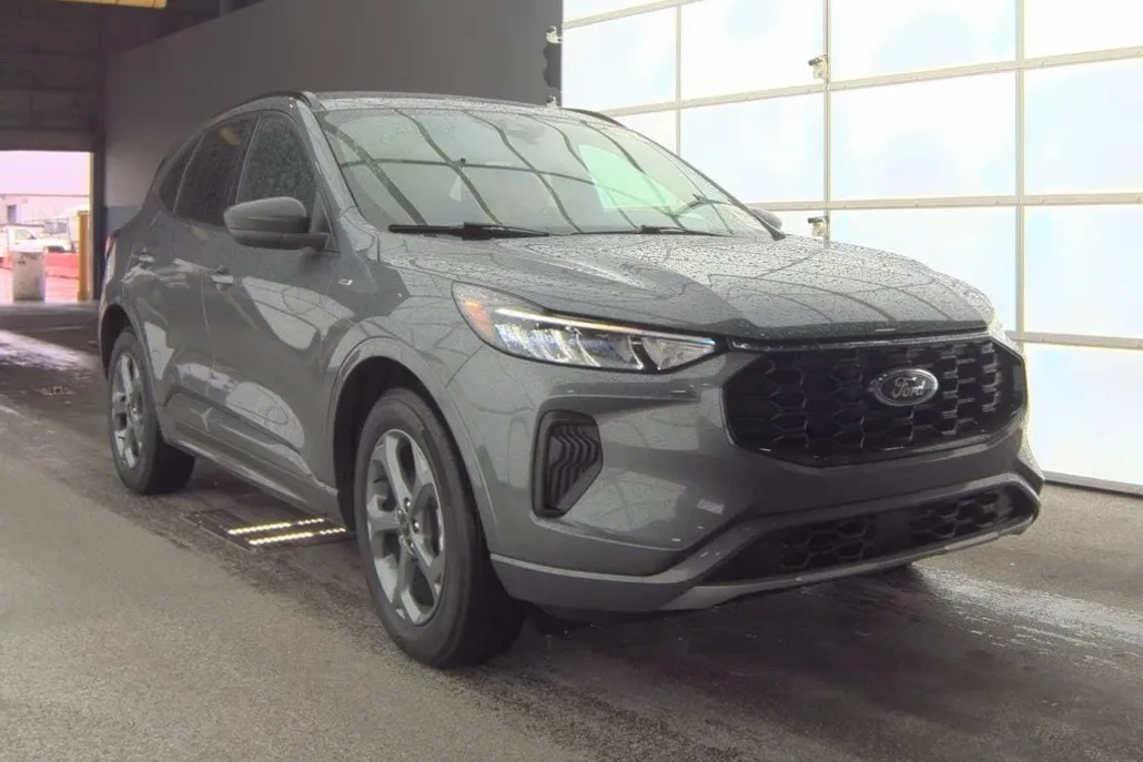 2024 Ford Escape ST-Line photo 1