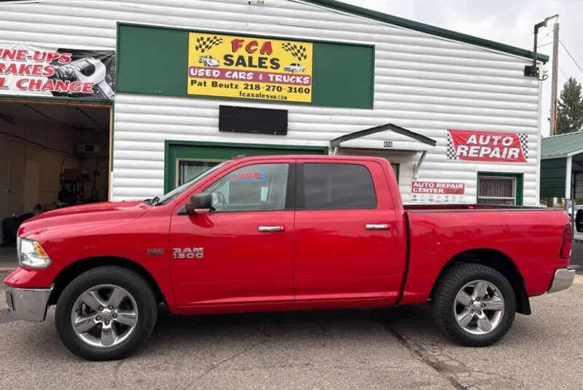 2016 Ram 1500 SLT photo 1