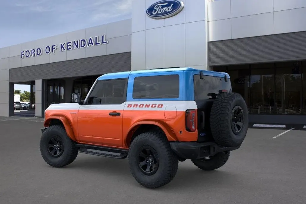 2025 Ford Bronco Base photo 1