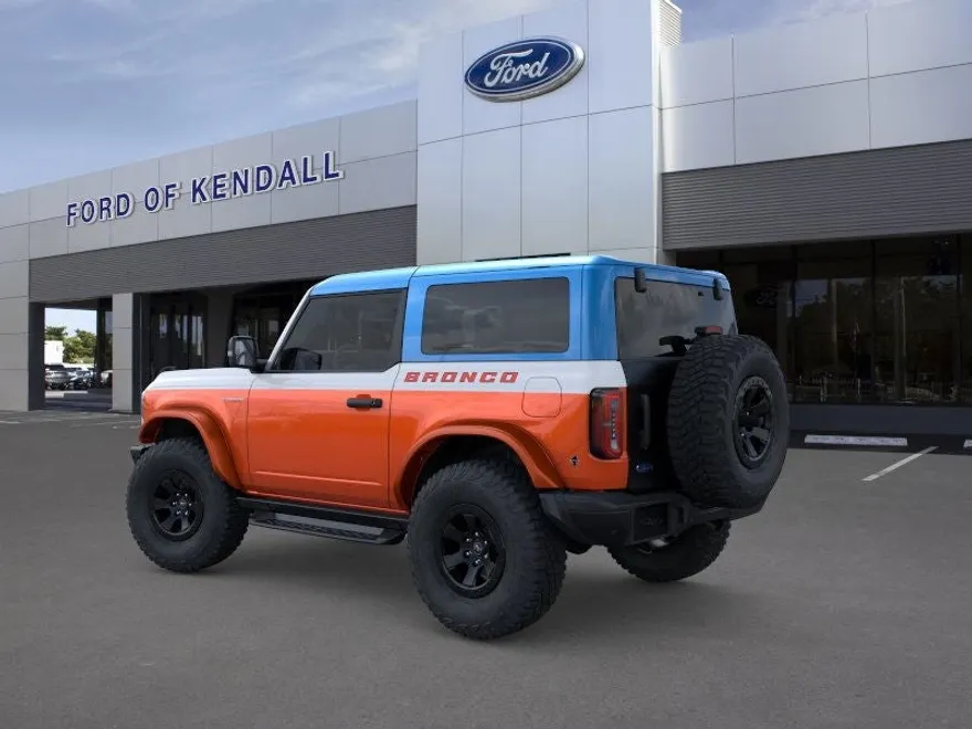 2025 Ford Bronco Base photo 1
