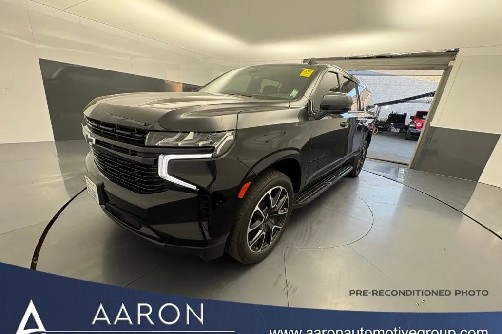 2023 Chevrolet Suburban RST photo 1