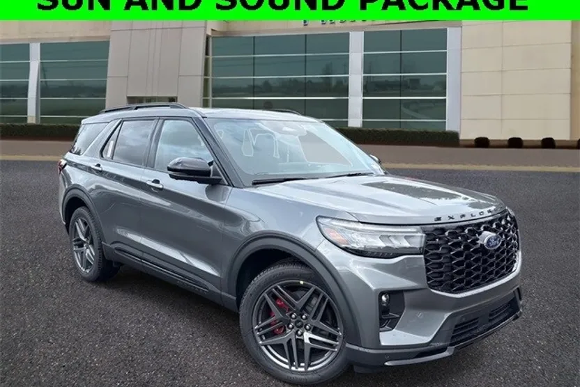 2025 Ford Explorer ST photo 1