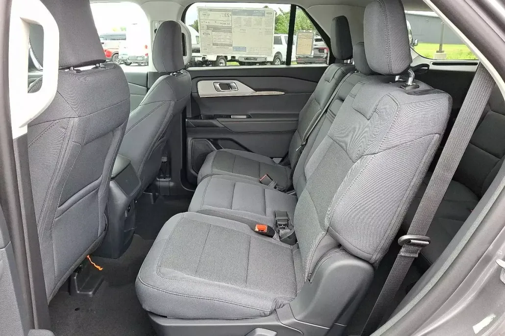 2025 Ford Explorer photo 1