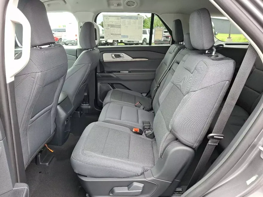 2025 Ford Explorer photo 1