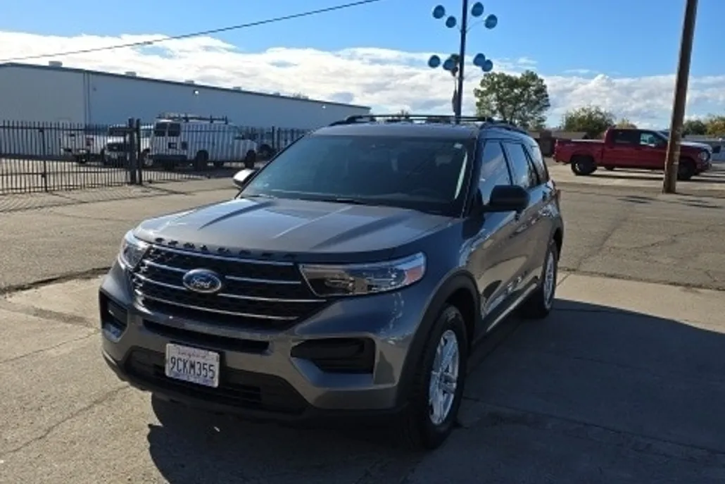 2022 Ford Explorer XLT photo 1