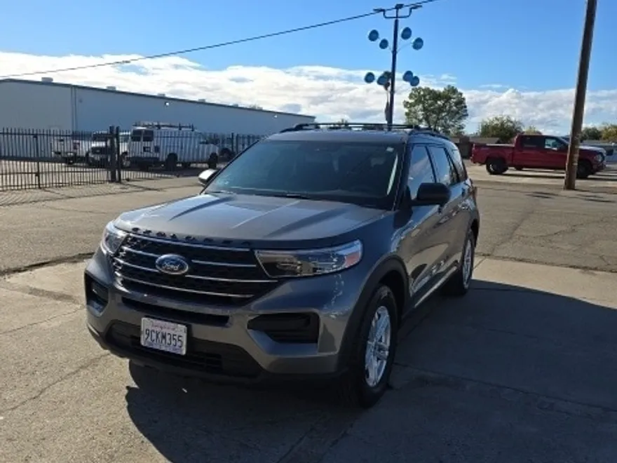 2022 Ford Explorer XLT photo 1