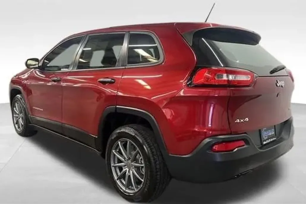 2016 Jeep Cherokee Sport photo 1