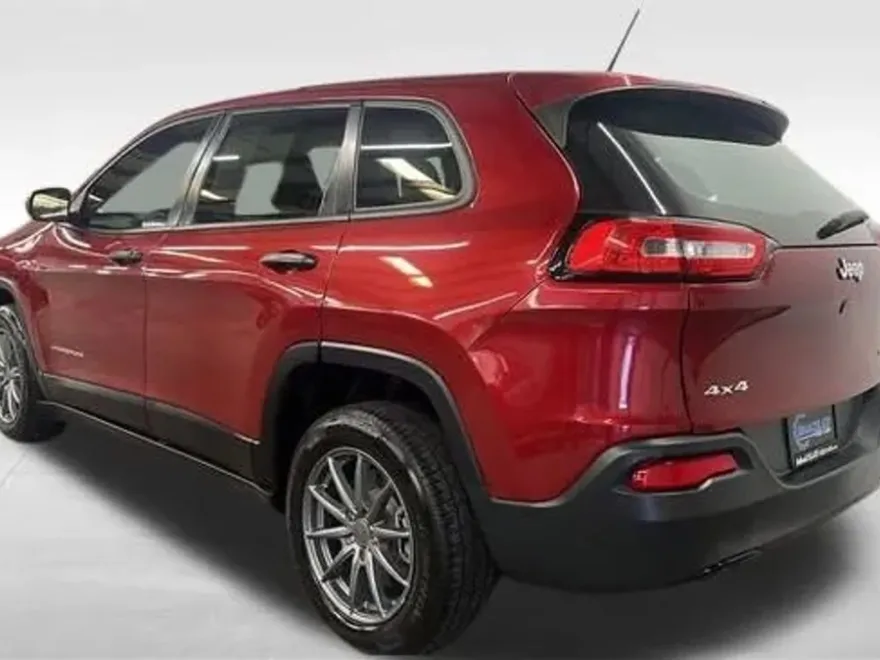 2016 Jeep Cherokee Sport photo 1
