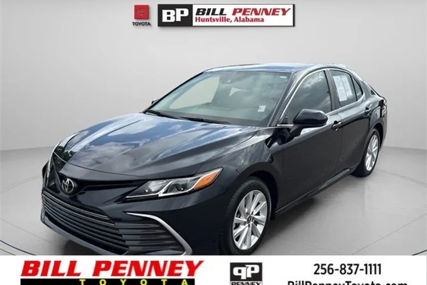 2022 Toyota Camry LE photo 1