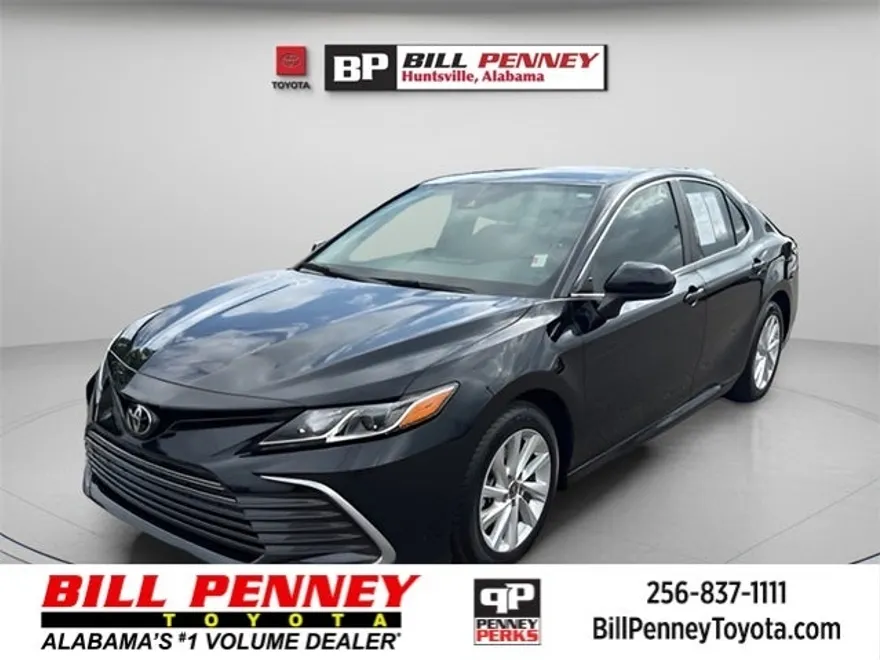 2022 Toyota Camry LE photo 1