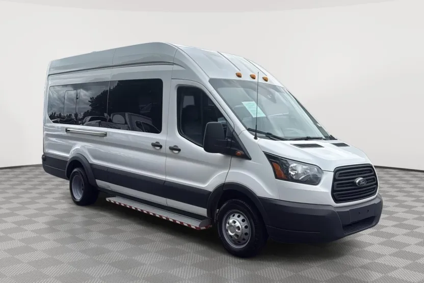 2019 Ford Transit Passenger XL photo 1